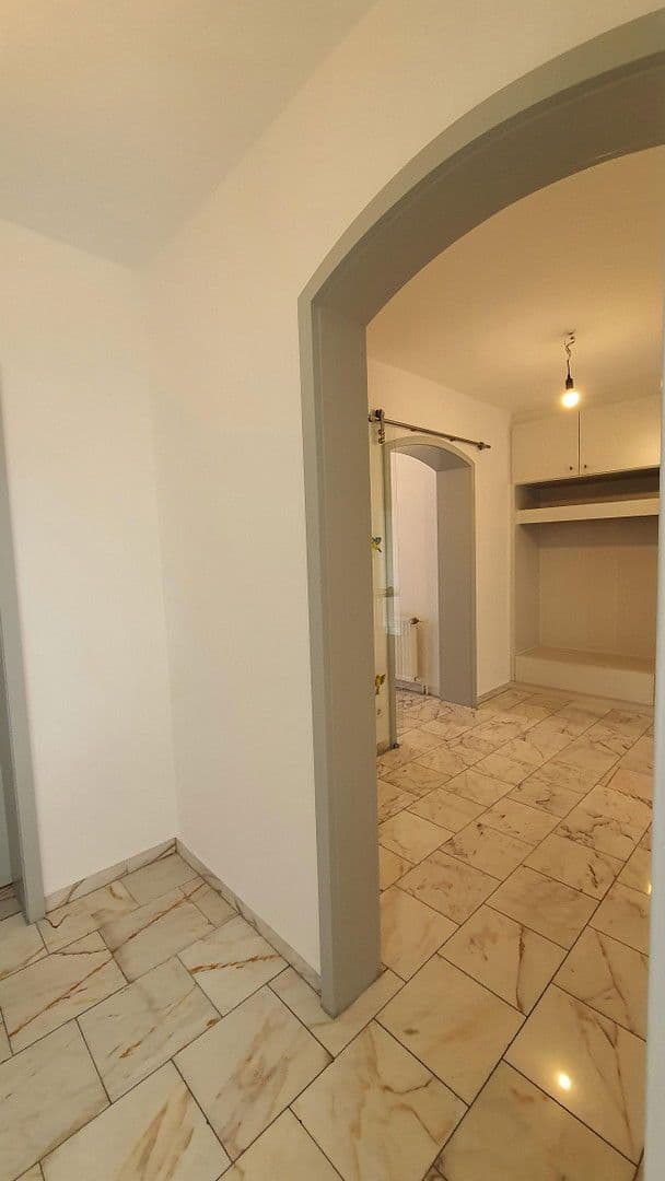 Prenájom bytu 4-izbový 130 m², Duisburg, Severné Porýnie - Westfálsko Prenájom bytu 4-izbový 130 m², Duisburg, Severné Porýnie - Westfálsko