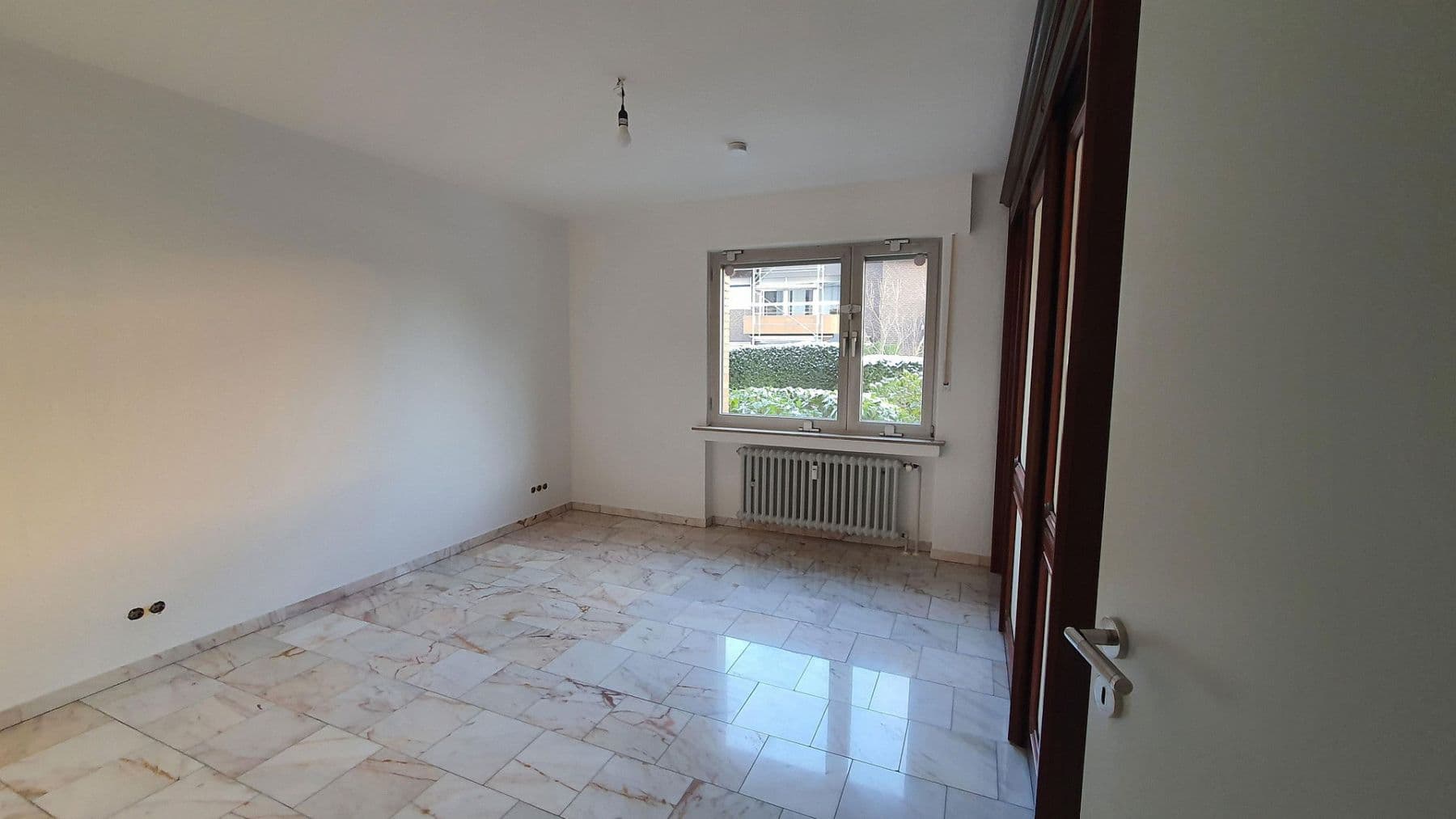 Prenájom bytu 4-izbový 130 m², Duisburg, Severné Porýnie - Westfálsko Prenájom bytu 4-izbový 130 m², Duisburg, Severné Porýnie - Westfálsko