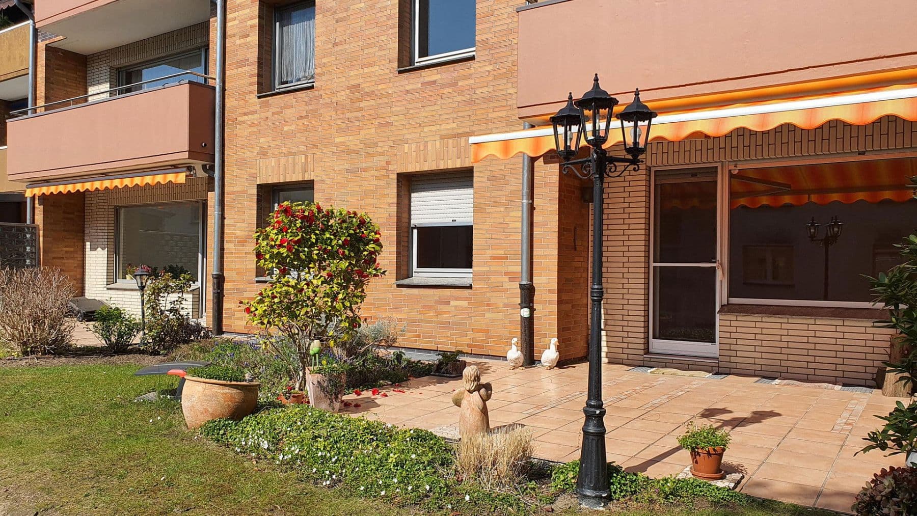 Prenájom bytu 4-izbový 130 m², Duisburg, Severné Porýnie - Westfálsko Prenájom bytu 4-izbový 130 m², Duisburg, Severné Porýnie - Westfálsko