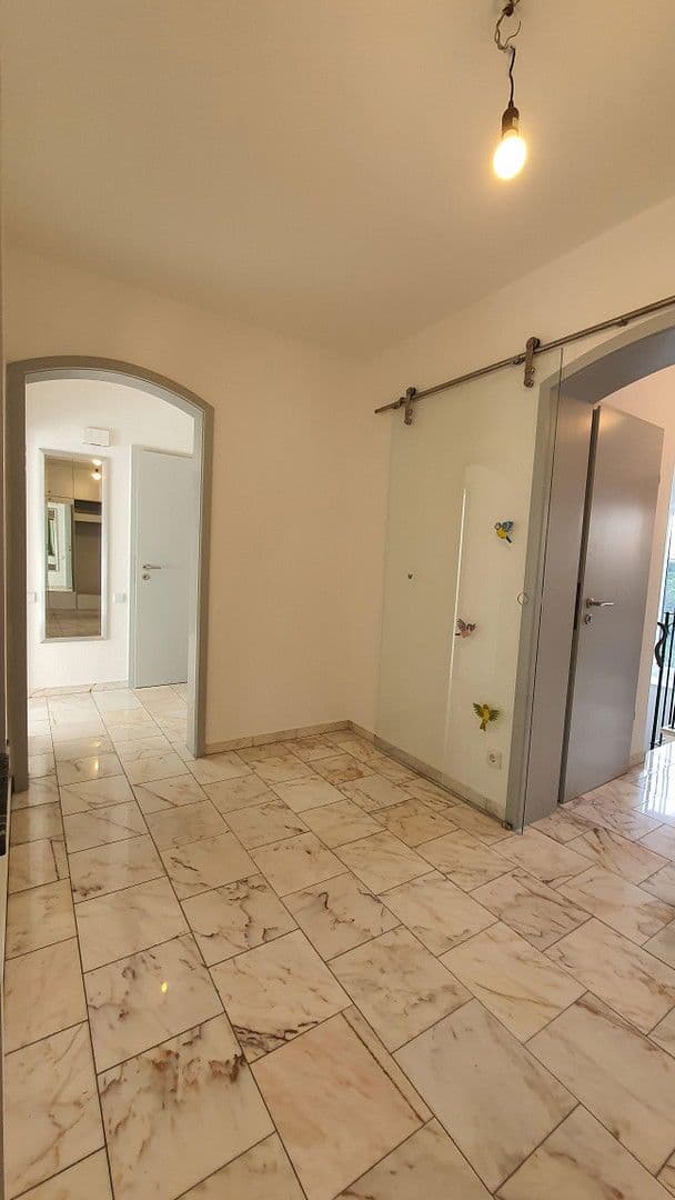 Prenájom bytu 4-izbový 130 m², Duisburg, Severné Porýnie - Westfálsko Prenájom bytu 4-izbový 130 m², Duisburg, Severné Porýnie - Westfálsko