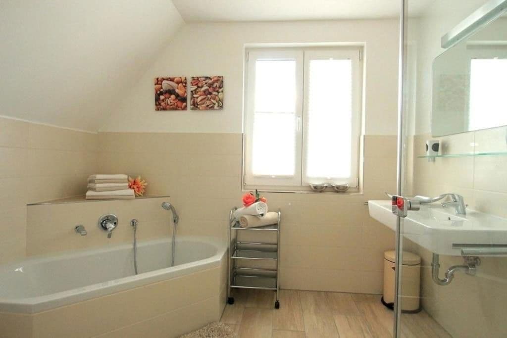 Predaj domu 118 m², pozemek 435 m², Am Gutsschloss 2, Rerik, Meklenbursko-Predpomoransko Predaj domu 118 m², pozemek 435 m², Am Gutsschloss 2, Rerik, Meklenbursko-Predpomoransko