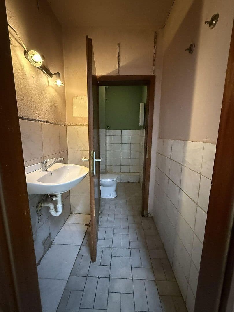 Prenájom nebytového priestoru 75 m², Steeler Straße 501, Essen, Severné Porýnie - Westfálsko Prenájom nebytového priestoru 75 m², Steeler Straße 501, Essen, Severné Porýnie - Westfálsko