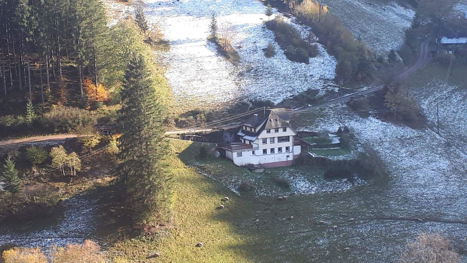 Predaj domu 186 m², pozemek 12.000 m², Gütenbach, Bádensko-Wurttembersko Predaj domu 186 m², pozemek 12.000 m², Gütenbach, Bádensko-Wurttembersko