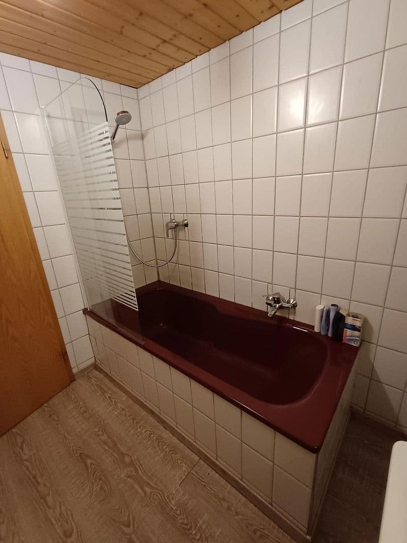 Predaj domu 186 m², pozemek 12.000 m², Gütenbach, Bádensko-Wurttembersko Predaj domu 186 m², pozemek 12.000 m², Gütenbach, Bádensko-Wurttembersko