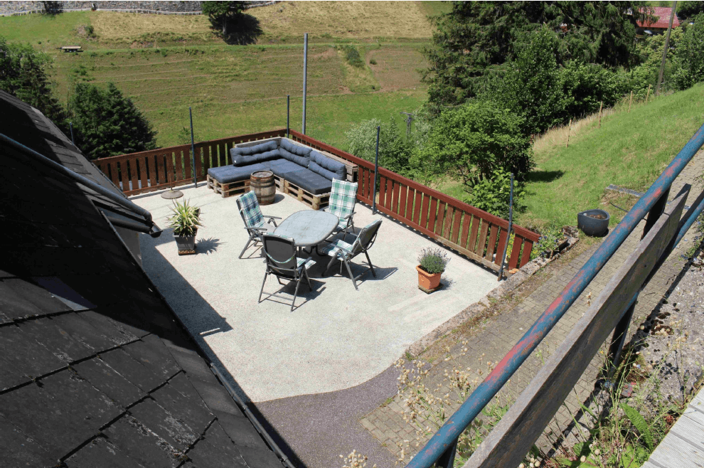 Predaj domu 186 m², pozemek 12.000 m², Gütenbach, Bádensko-Wurttembersko Predaj domu 186 m², pozemek 12.000 m², Gütenbach, Bádensko-Wurttembersko