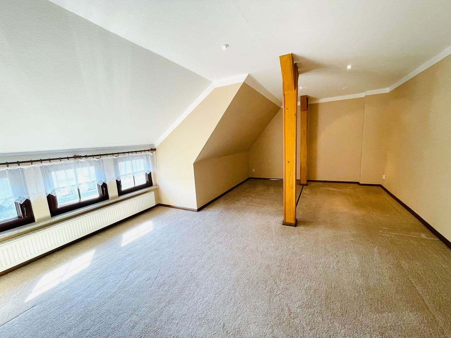 Predaj domu 368 m², pozemek 1.568 m², Neuendorf 1, Oderberg, Brandenbursko Predaj domu 368 m², pozemek 1.568 m², Neuendorf 1, Oderberg, Brandenbursko