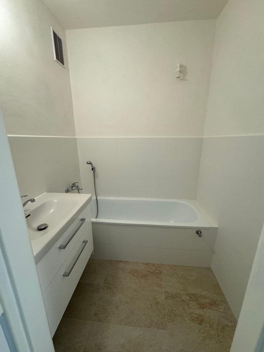 Prenájom bytu 2-izbový 59 m², Benešovo nábřeží, Zlín, Zlínský kraj Prenájom bytu 2-izbový 59 m², Benešovo nábřeží, Zlín, Zlínský kraj