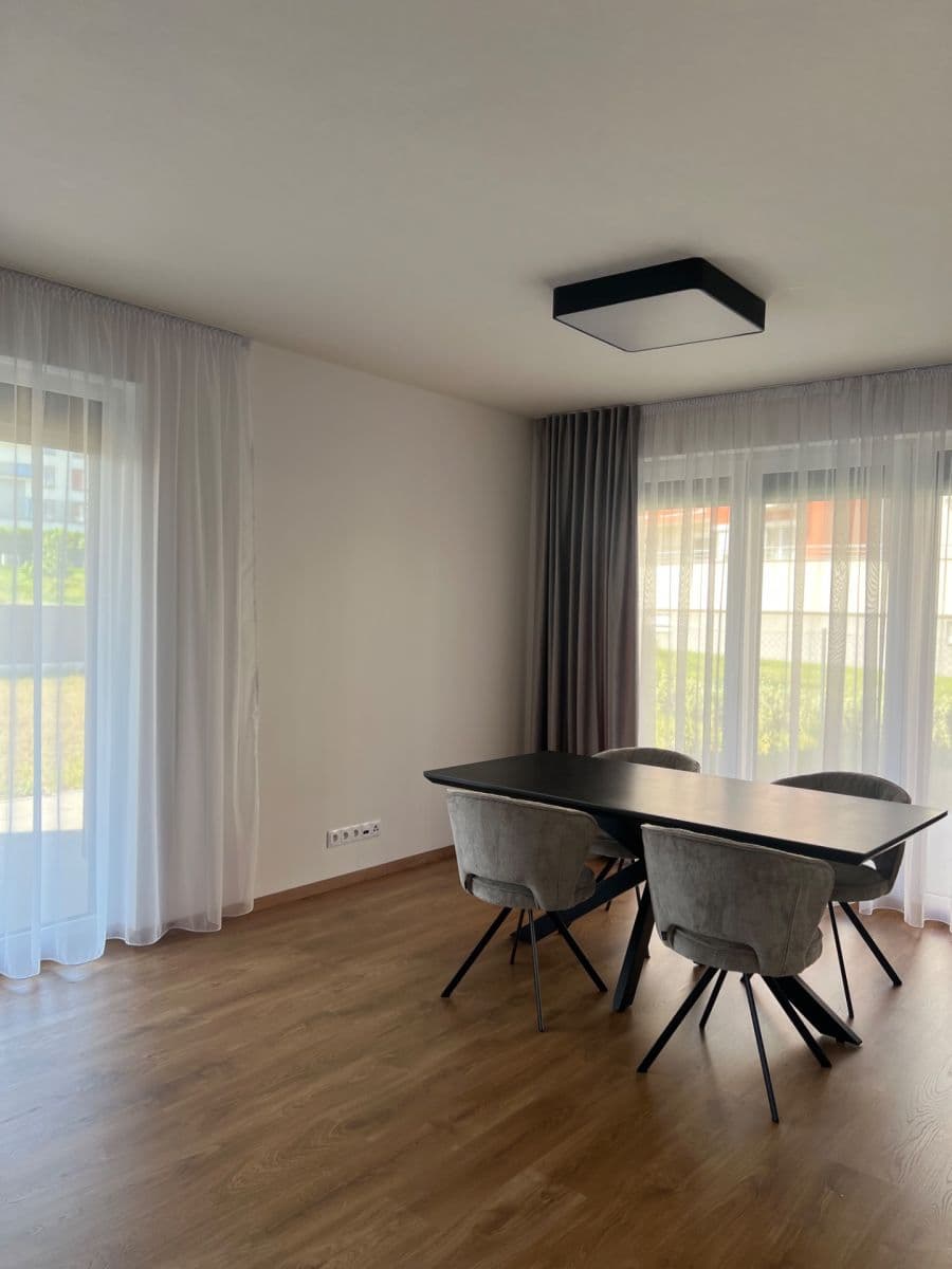 Prenájom bytu 3-izbový 99 m², Pavla Beneše, Praha, Praha Prenájom bytu 3-izbový 99 m², Pavla Beneše, Praha, Praha