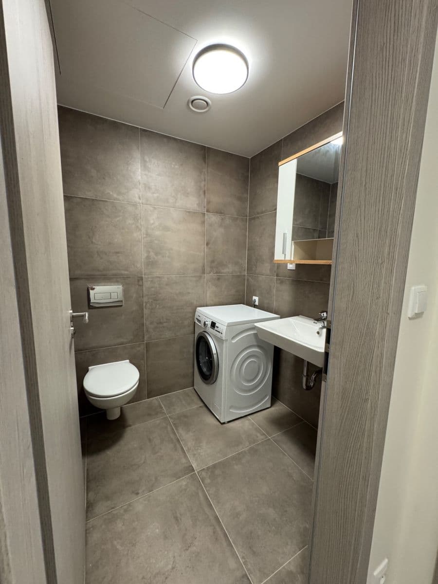 Prenájom bytu 1-izbový 30 m², Poděbradská, Praha, Praha Prenájom bytu 1-izbový 30 m², Poděbradská, Praha, Praha