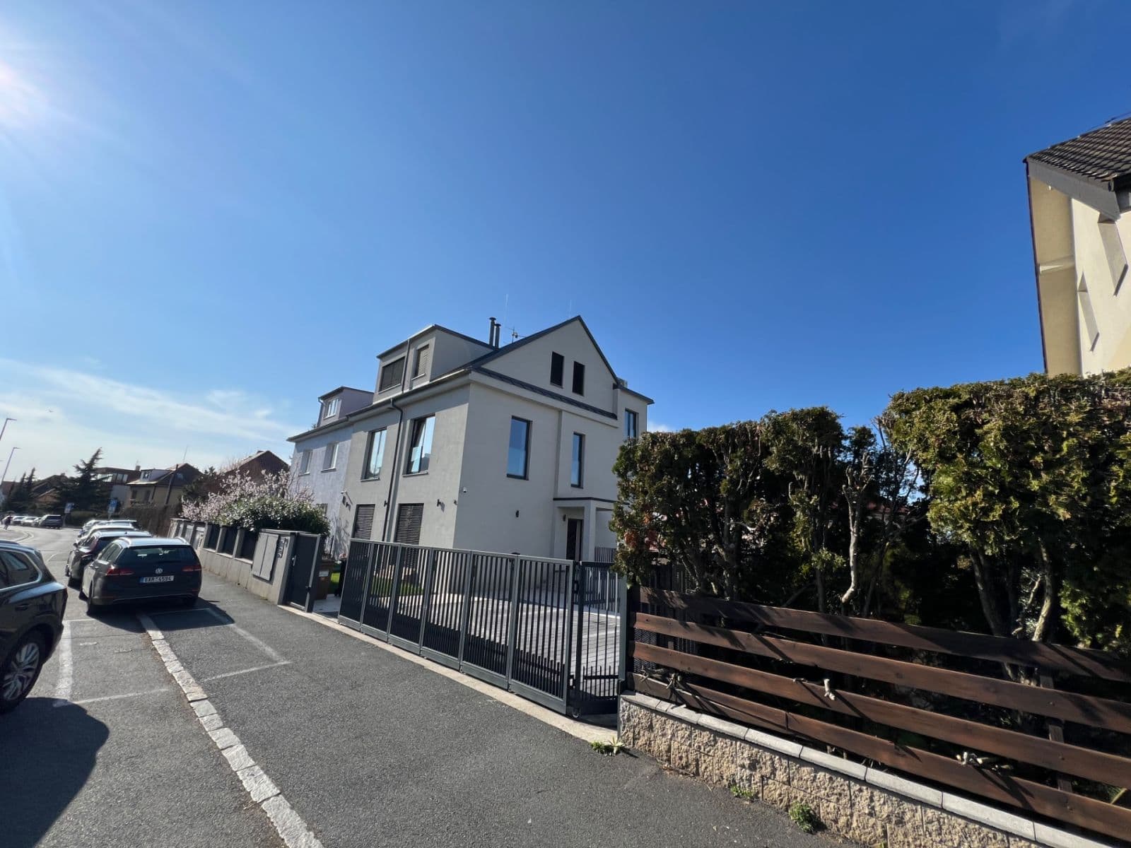 Predaj bytu 3-izbový 71 m², Vlnitá, Praha, Praha Predaj bytu 3-izbový 71 m², Vlnitá, Praha, Praha