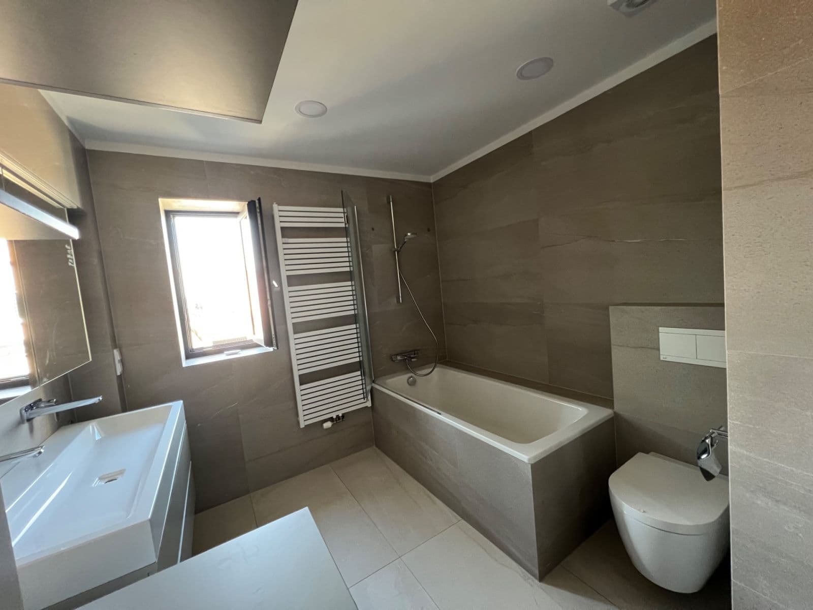 Predaj bytu 3-izbový 71 m², Vlnitá, Praha, Praha Predaj bytu 3-izbový 71 m², Vlnitá, Praha, Praha