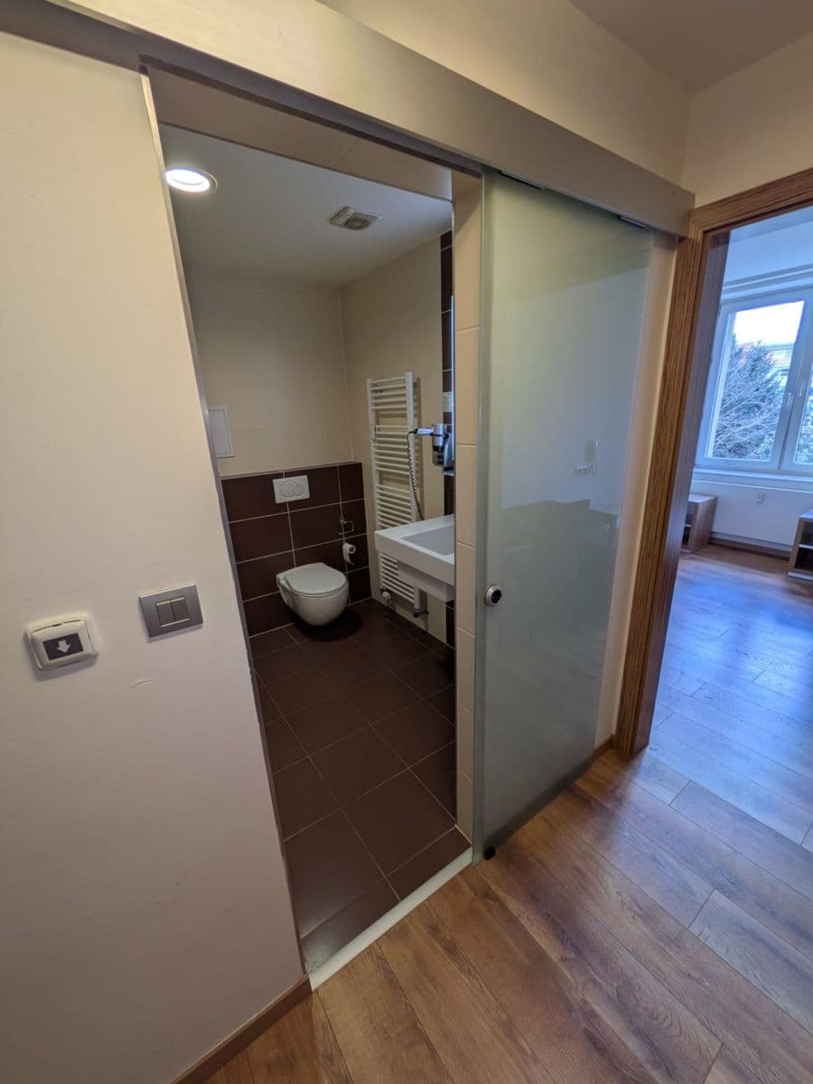 Prenájom bytu 1-izbový 23 m², Suchdolské náměstí, Praha, Praha Prenájom bytu 1-izbový 23 m², Suchdolské náměstí, Praha, Praha