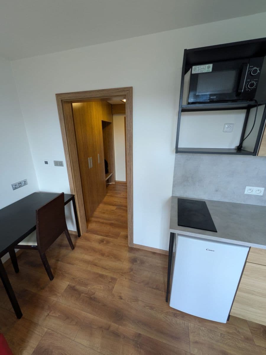 Prenájom bytu 1-izbový 23 m², Suchdolské náměstí, Praha, Praha Prenájom bytu 1-izbový 23 m², Suchdolské náměstí, Praha, Praha