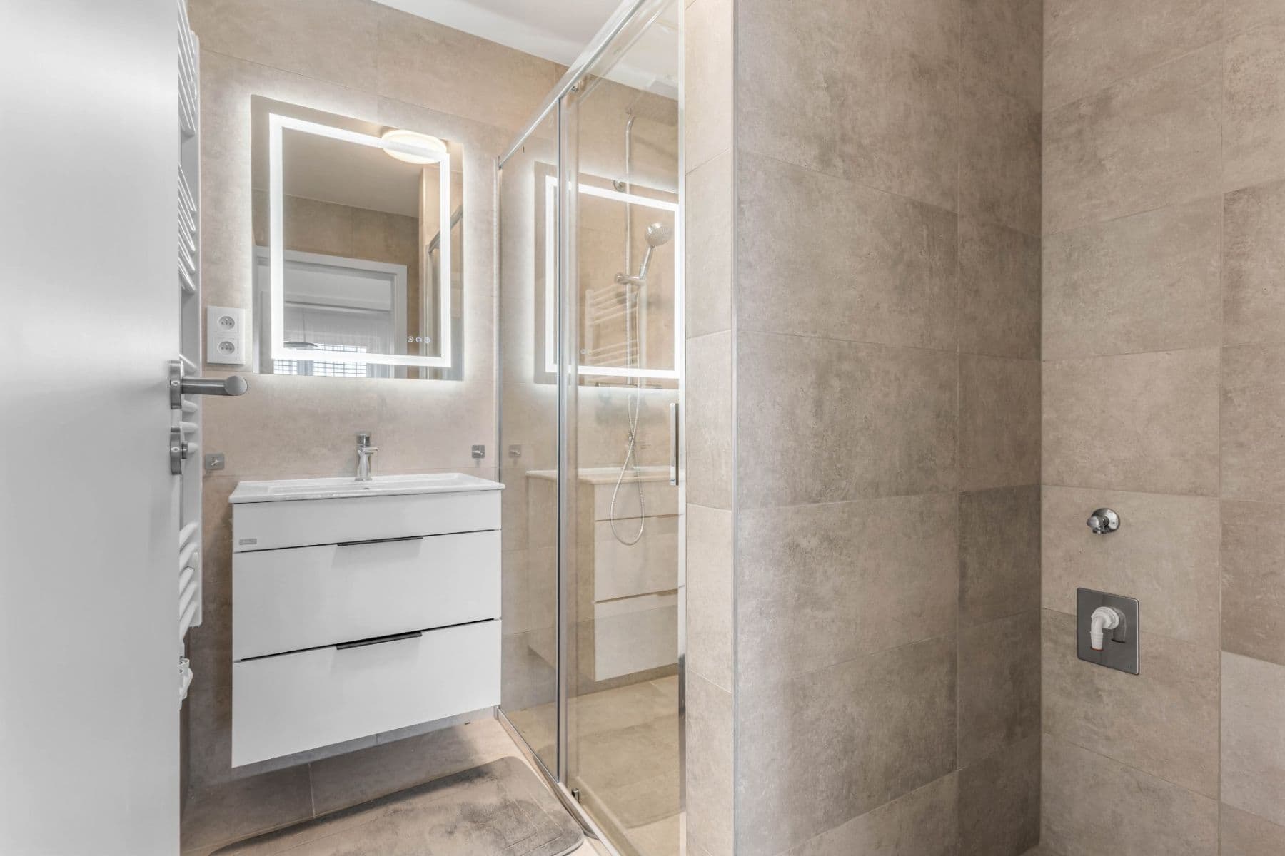 Prenájom bytu 3-izbový 72 m², K Barrandovu, Praha, Praha Prenájom bytu 3-izbový 72 m², K Barrandovu, Praha, Praha