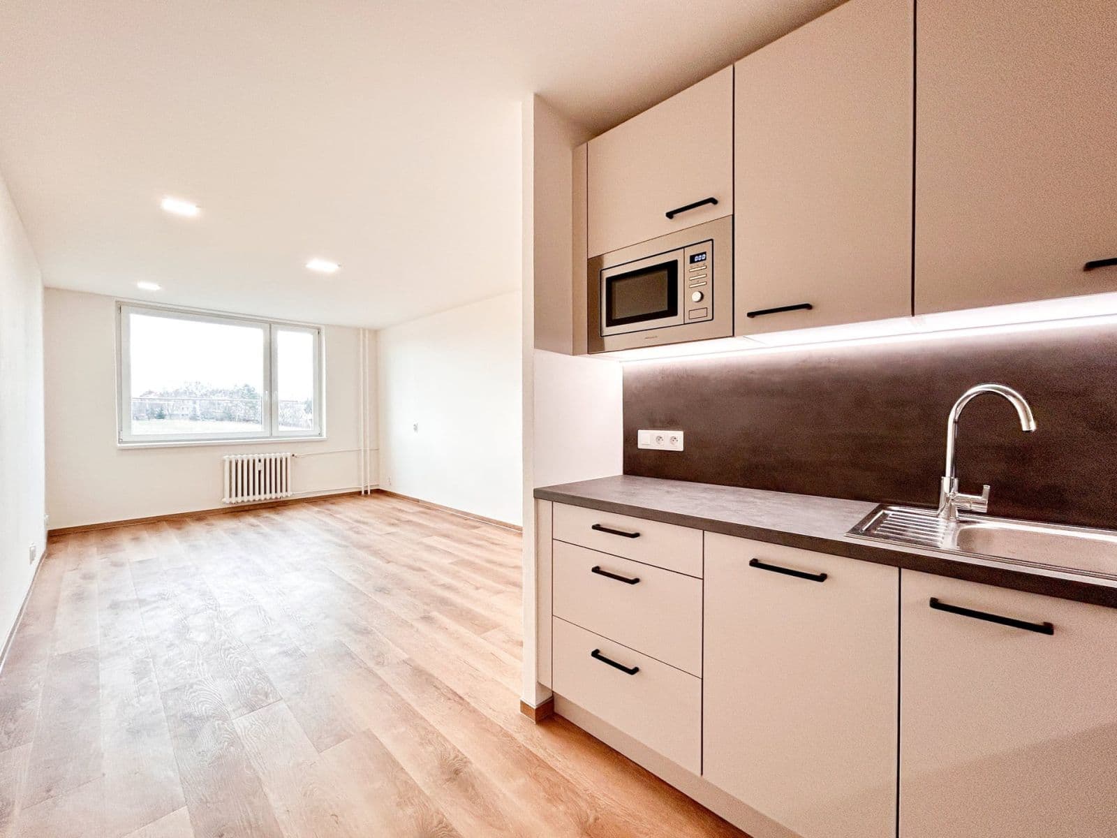 Prenájom bytu 2-izbový 44 m², Jateční, Kolín, Středočeský kraj Prenájom bytu 2-izbový 44 m², Jateční, Kolín, Středočeský kraj