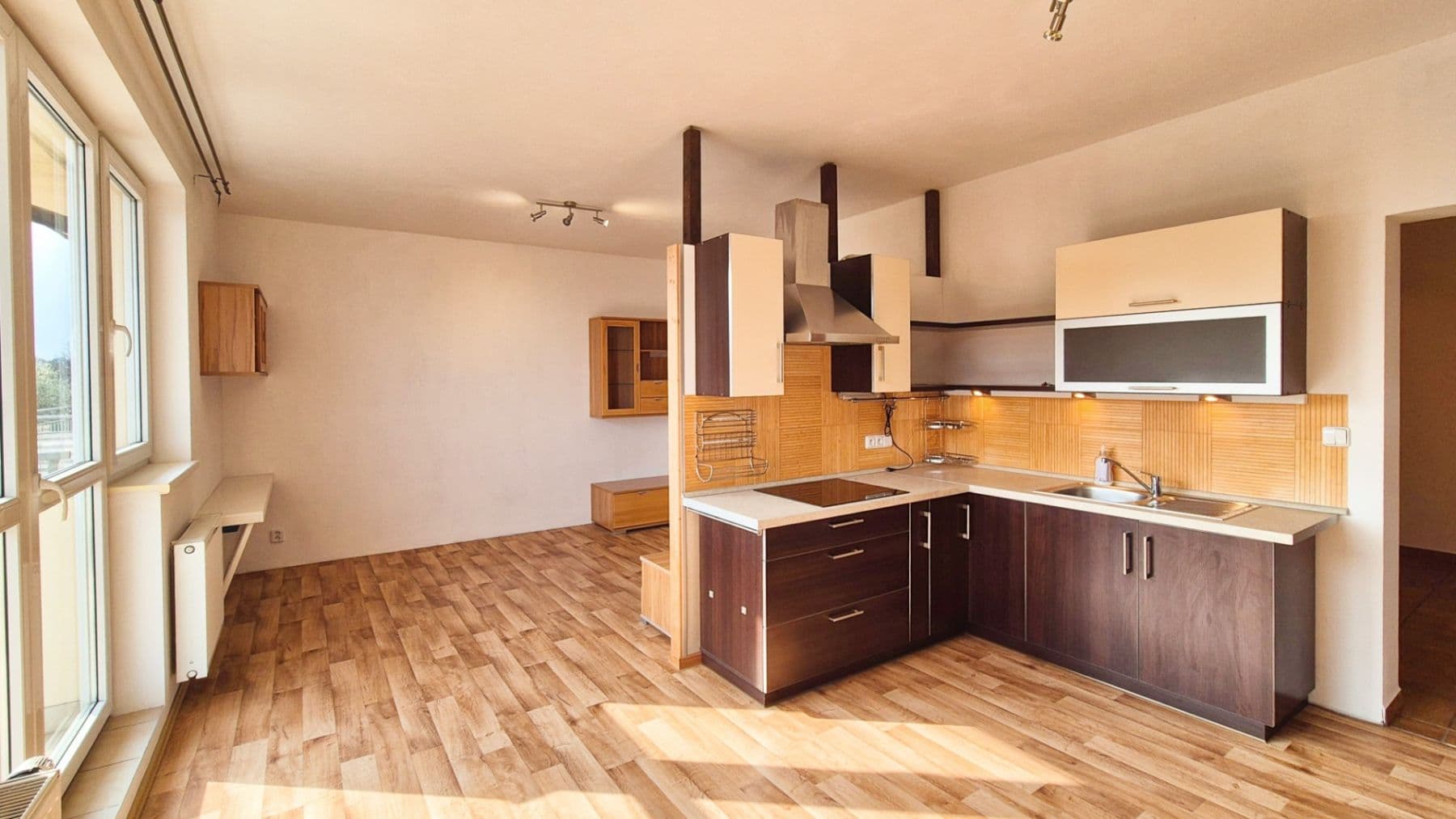 Prenájom bytu 1-izbový 46 m², T. G. Masaryka, Horoměřice, Středočeský kraj Prenájom bytu 1-izbový 46 m², T. G. Masaryka, Horoměřice, Středočeský kraj