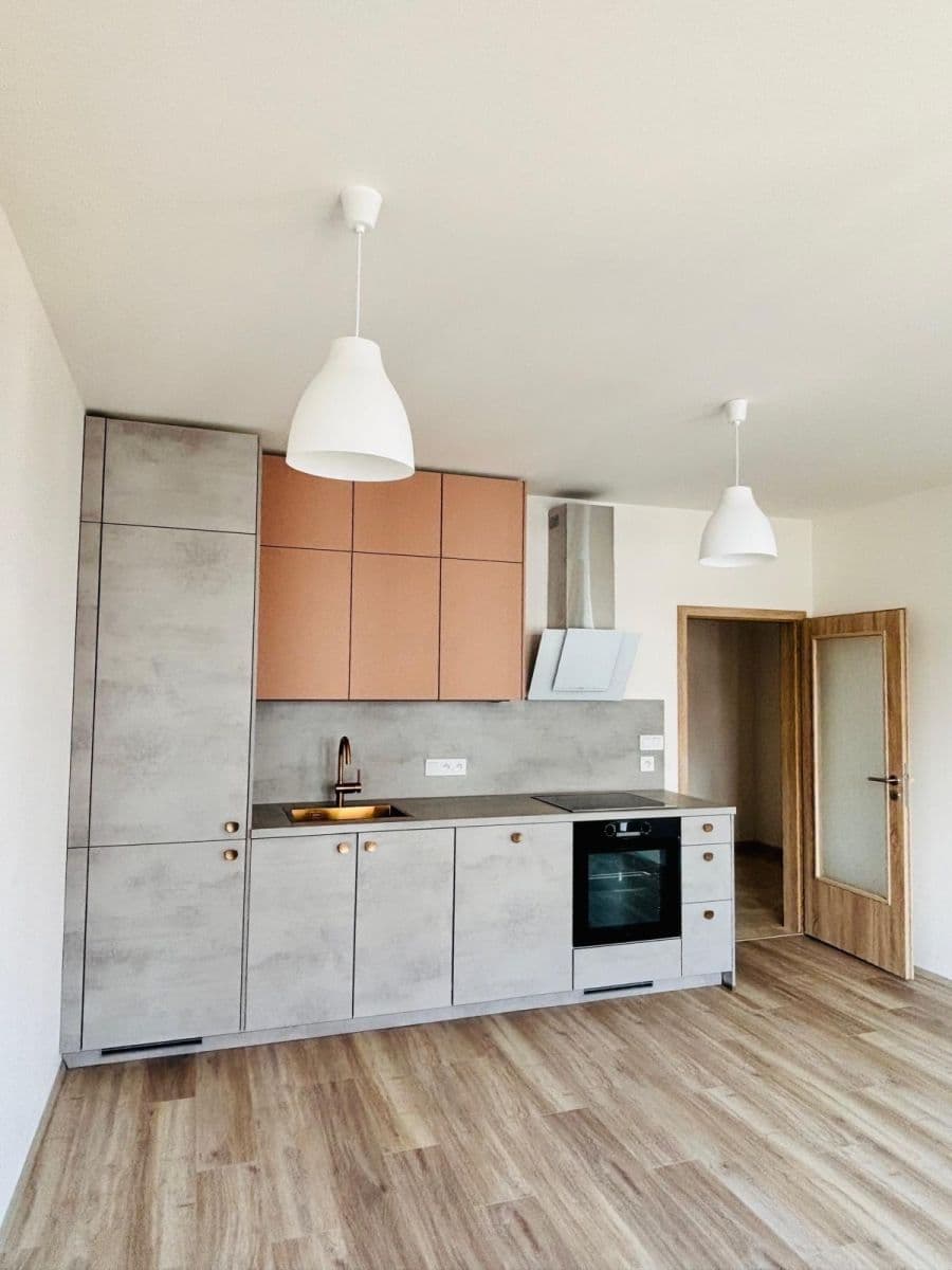 Prenájom bytu 2-izbový 44 m², Fabiánové, Praha, Praha Prenájom bytu 2-izbový 44 m², Fabiánové, Praha, Praha