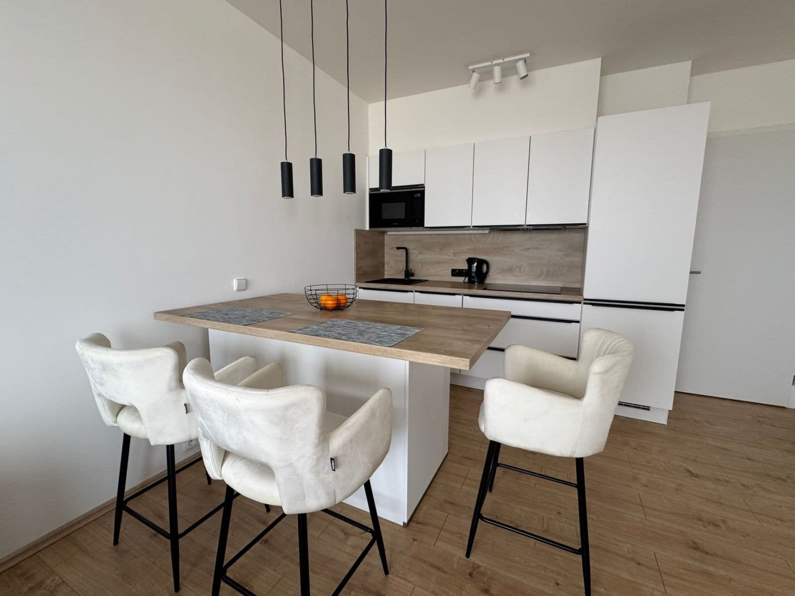 Prenájom bytu 2-izbový 55 m², Praha, Praha Prenájom bytu 2-izbový 55 m², Praha, Praha
