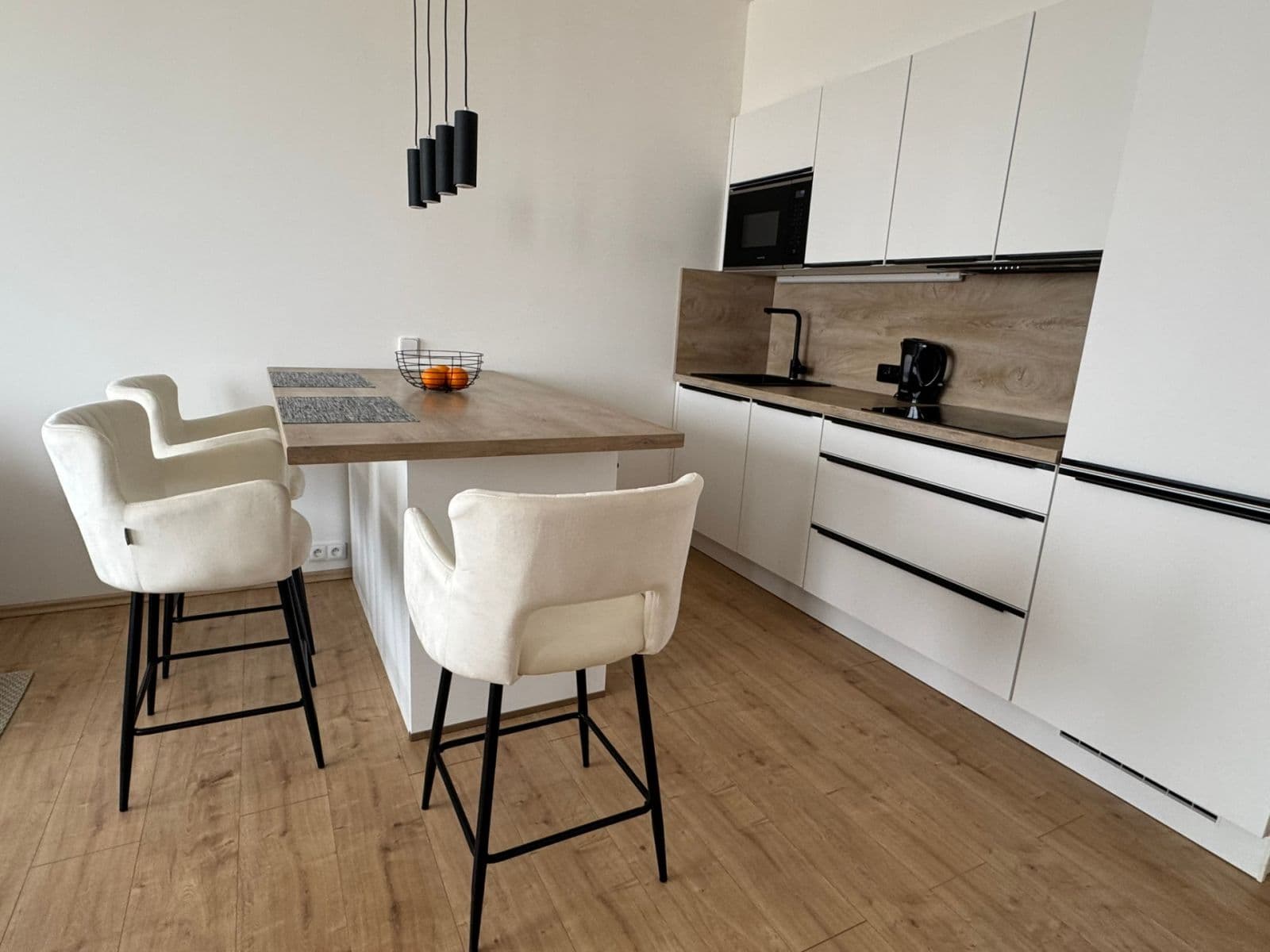 Prenájom bytu 2-izbový 55 m², Praha, Praha Prenájom bytu 2-izbový 55 m², Praha, Praha