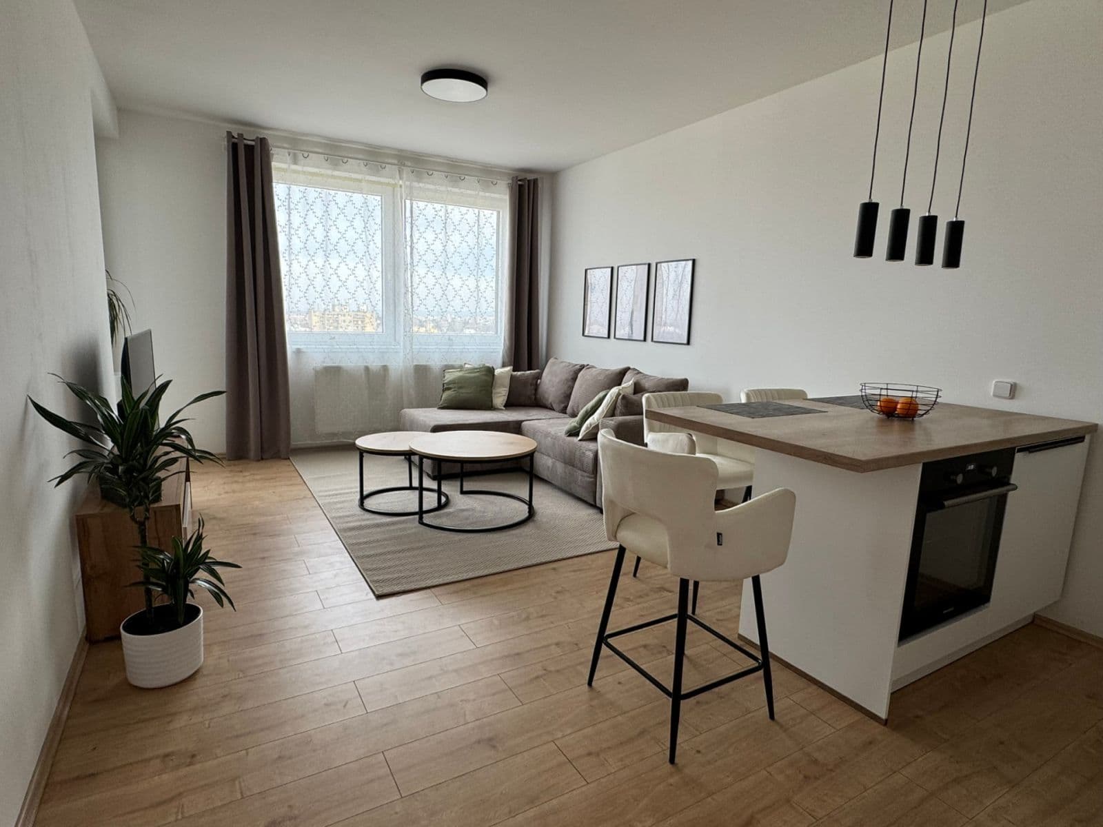 Prenájom bytu 2-izbový 55 m², Praha, Praha Prenájom bytu 2-izbový 55 m², Praha, Praha