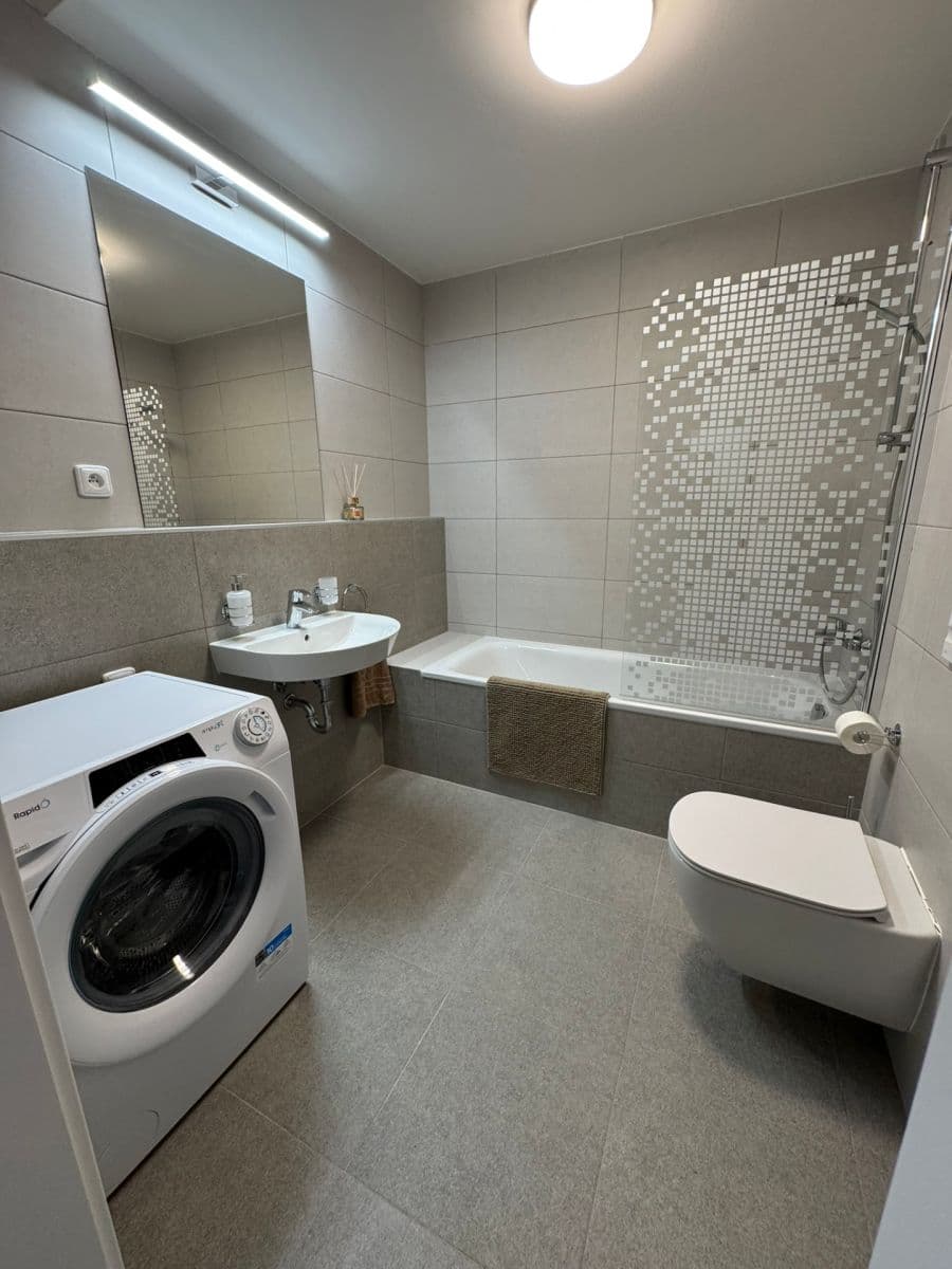 Prenájom bytu 2-izbový 55 m², Praha, Praha Prenájom bytu 2-izbový 55 m², Praha, Praha