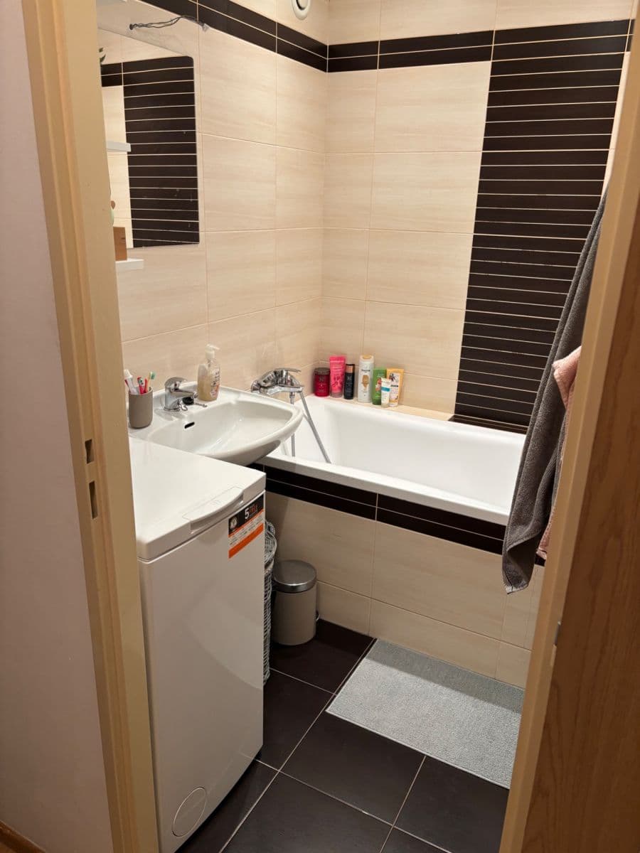 Prenájom bytu 2-izbový 43 m², Kettnerova, Praha, Praha Prenájom bytu 2-izbový 43 m², Kettnerova, Praha, Praha