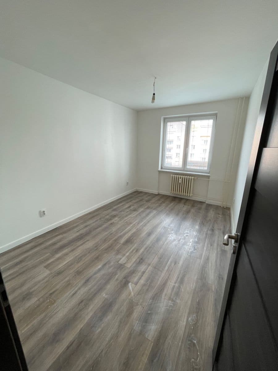 Prenájom bytu 4-izbový 80 m², Poděbradova, Ostrava, Moravskoslezský kraj Prenájom bytu 4-izbový 80 m², Poděbradova, Ostrava, Moravskoslezský kraj