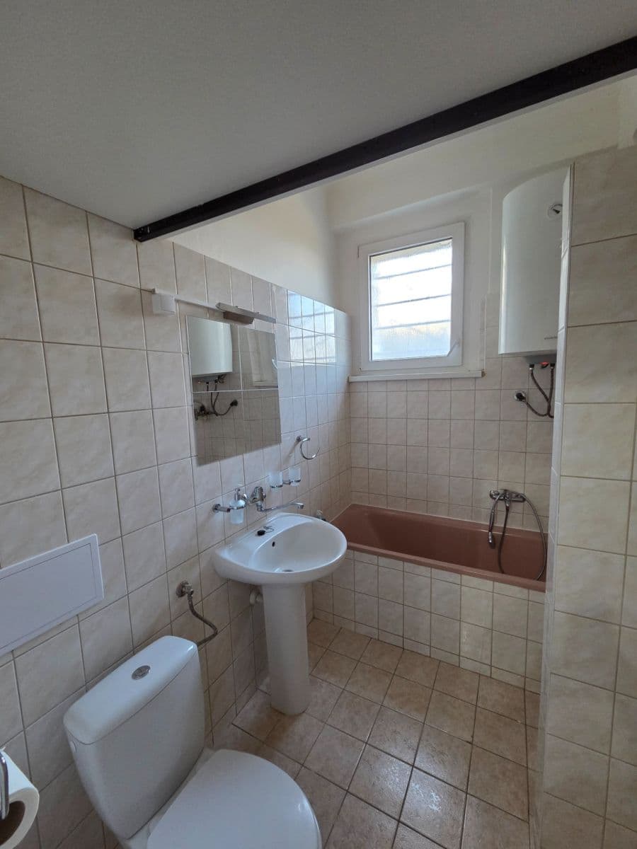 Prenájom bytu 2-izbový 49 m², Křížová, Praha, Praha Prenájom bytu 2-izbový 49 m², Křížová, Praha, Praha