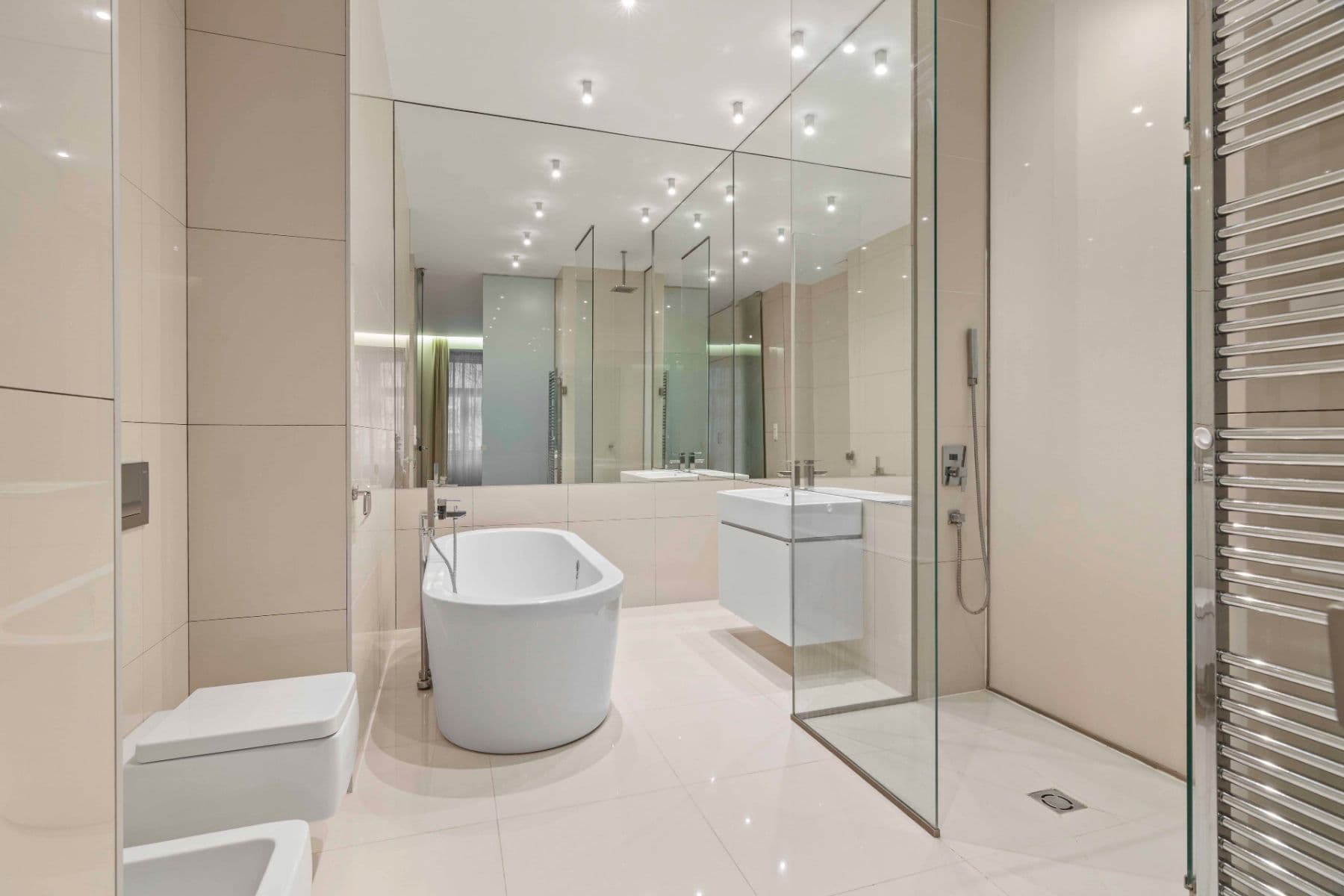 Prenájom bytu 3-izbový 98 m², Laubova, Praha, Praha Prenájom bytu 3-izbový 98 m², Laubova, Praha, Praha