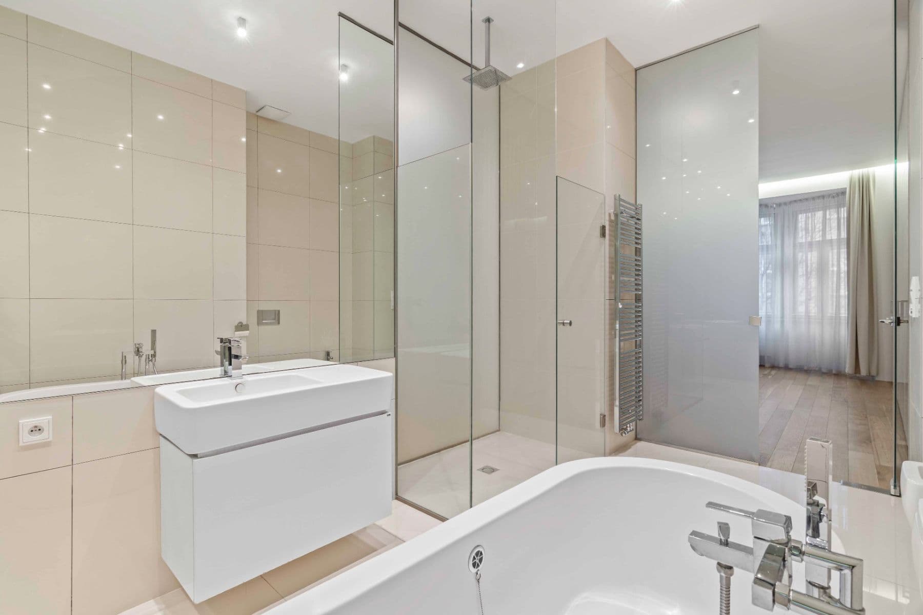 Prenájom bytu 3-izbový 98 m², Laubova, Praha, Praha Prenájom bytu 3-izbový 98 m², Laubova, Praha, Praha