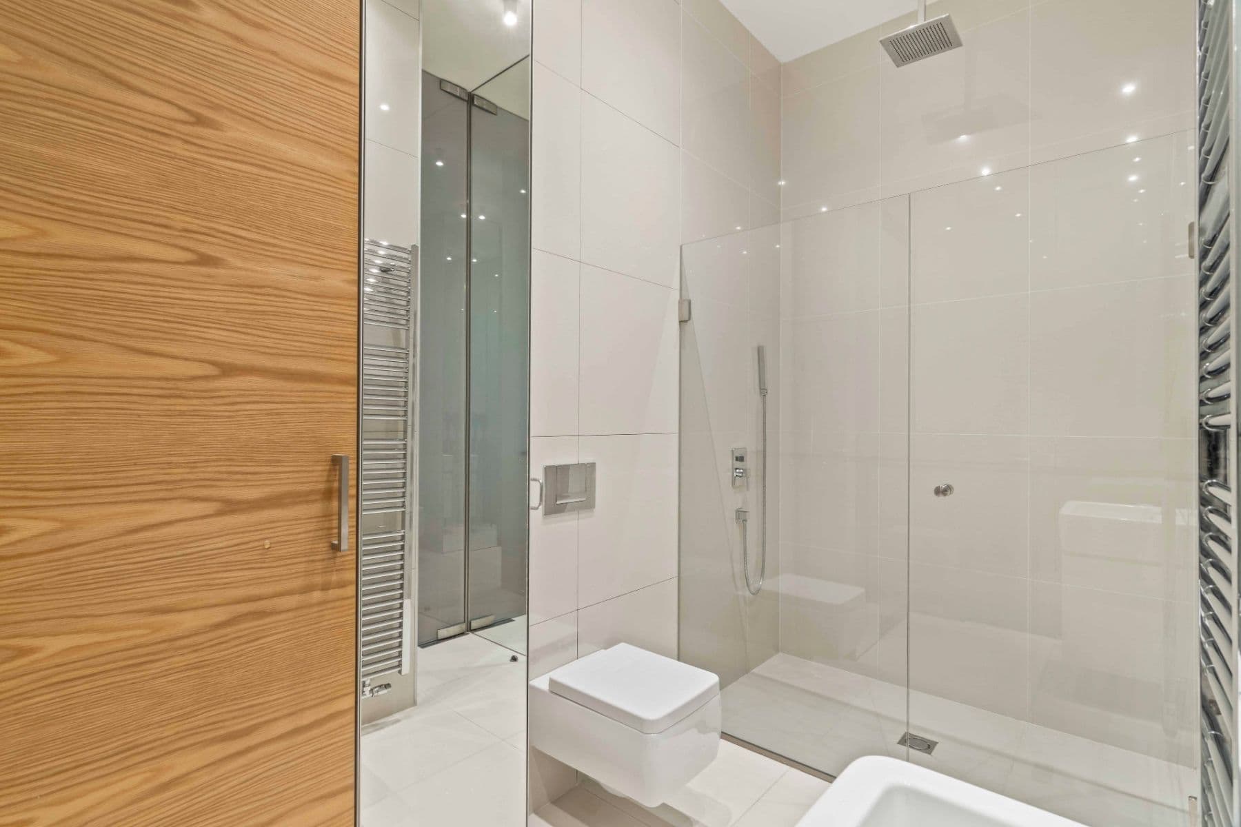 Prenájom bytu 3-izbový 98 m², Laubova, Praha, Praha Prenájom bytu 3-izbový 98 m², Laubova, Praha, Praha