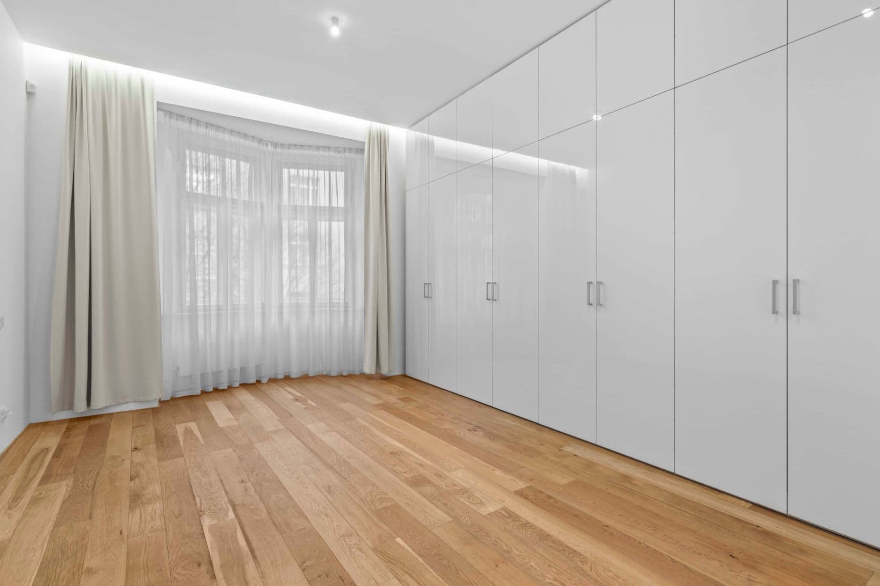 Prenájom bytu 3-izbový 98 m², Laubova, Praha, Praha Prenájom bytu 3-izbový 98 m², Laubova, Praha, Praha