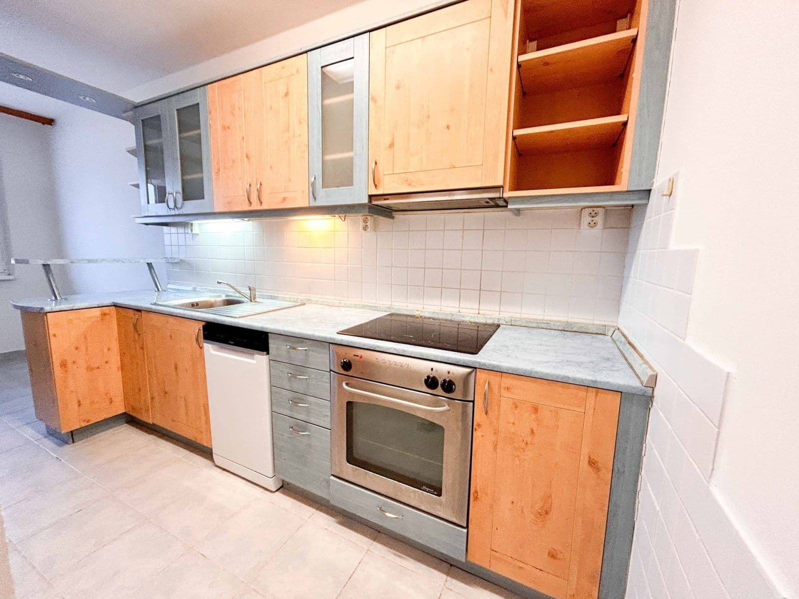 Prenájom bytu 3-izbový 77 m², Dědinova, Praha, Praha Prenájom bytu 3-izbový 77 m², Dědinova, Praha, Praha