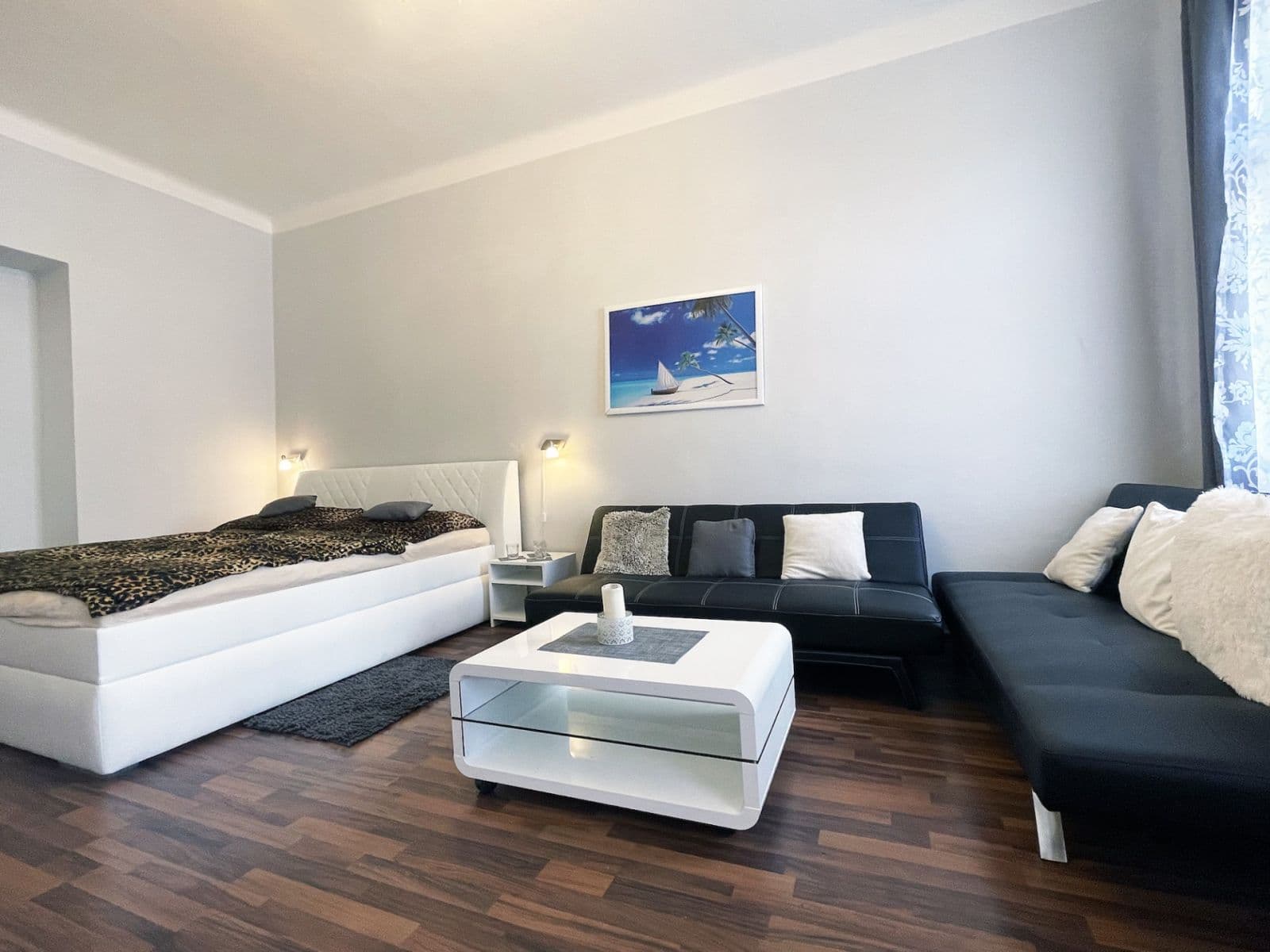 Prenájom bytu 3-izbový 80 m², Voroněžská, Praha, Praha Prenájom bytu 3-izbový 80 m², Voroněžská, Praha, Praha