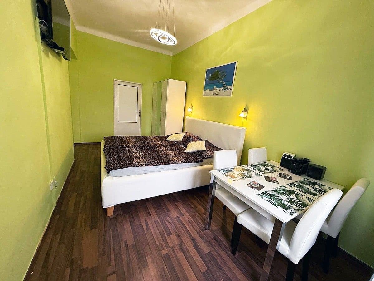 Prenájom bytu 3-izbový 80 m², Voroněžská, Praha, Praha Prenájom bytu 3-izbový 80 m², Voroněžská, Praha, Praha