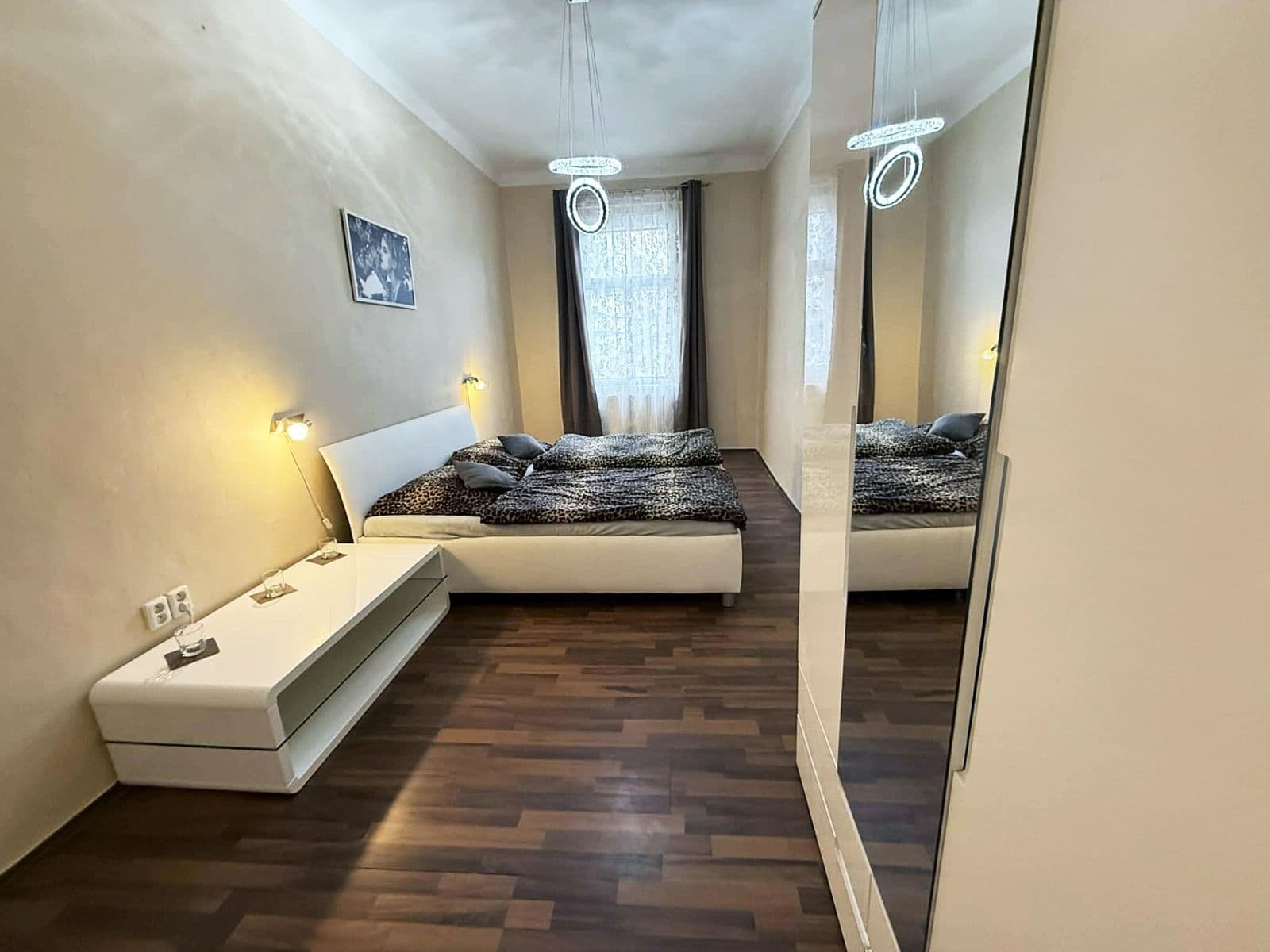 Prenájom bytu 3-izbový 80 m², Voroněžská, Praha, Praha Prenájom bytu 3-izbový 80 m², Voroněžská, Praha, Praha