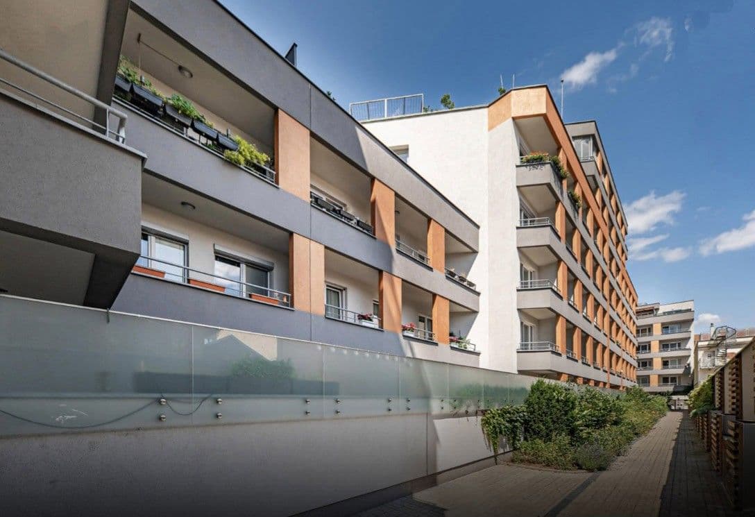 Prenájom bytu 2-izbový 60 m², Petrohradská, Praha, Praha Prenájom bytu 2-izbový 60 m², Petrohradská, Praha, Praha