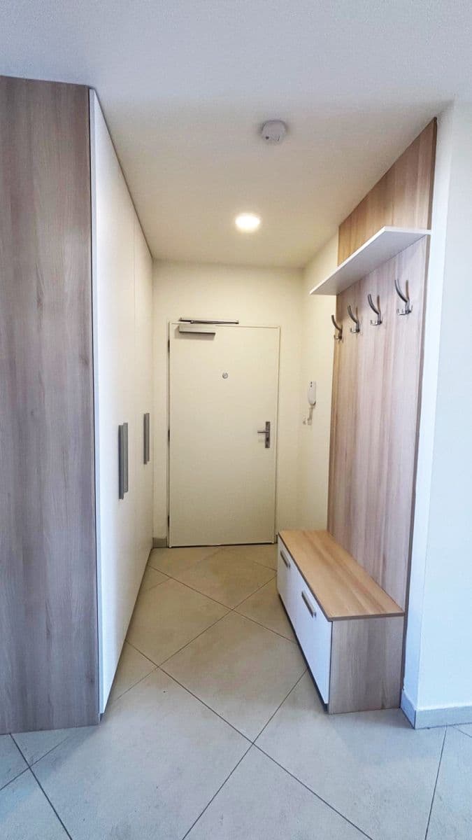 Prenájom bytu 2-izbový 60 m², Petrohradská, Praha, Praha Prenájom bytu 2-izbový 60 m², Petrohradská, Praha, Praha