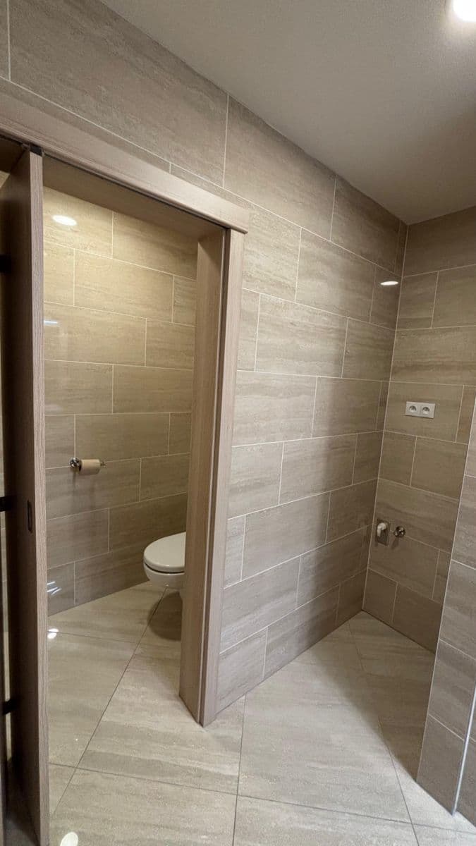 Prenájom bytu 2-izbový 60 m², Petrohradská, Praha, Praha Prenájom bytu 2-izbový 60 m², Petrohradská, Praha, Praha