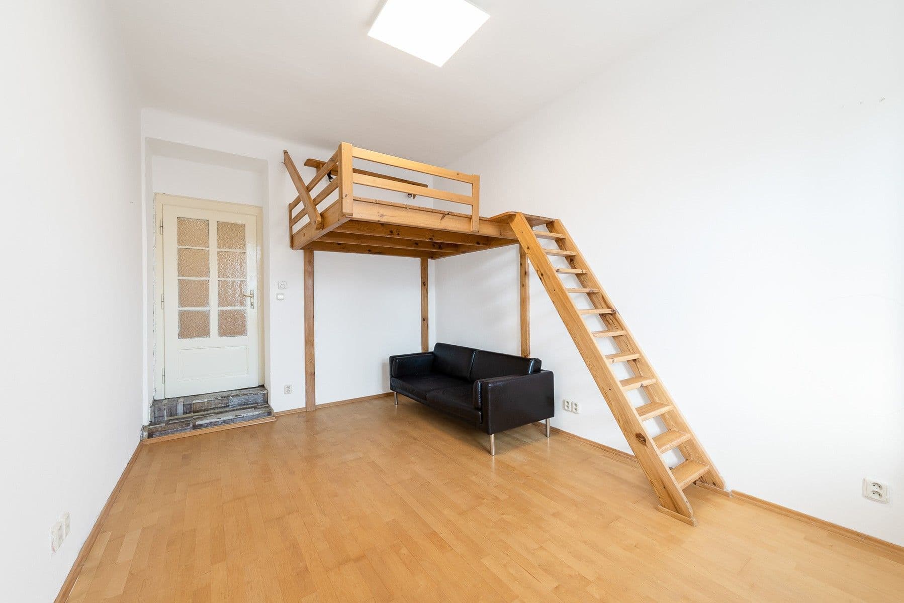 Predaj bytu 3-izbový 65 m², Jaromírova, Praha, Praha Predaj bytu 3-izbový 65 m², Jaromírova, Praha, Praha
