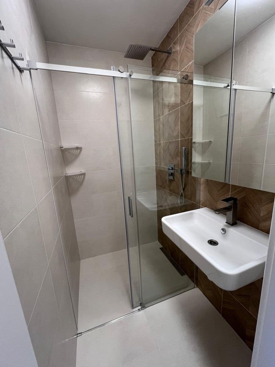 Prenájom bytu 2-izbový 41 m², Šluknovská, Praha, Praha Prenájom bytu 2-izbový 41 m², Šluknovská, Praha, Praha