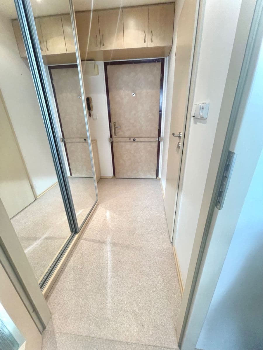 Prenájom bytu 1-izbový 33 m², Blattného, Praha, Praha Prenájom bytu 1-izbový 33 m², Blattného, Praha, Praha