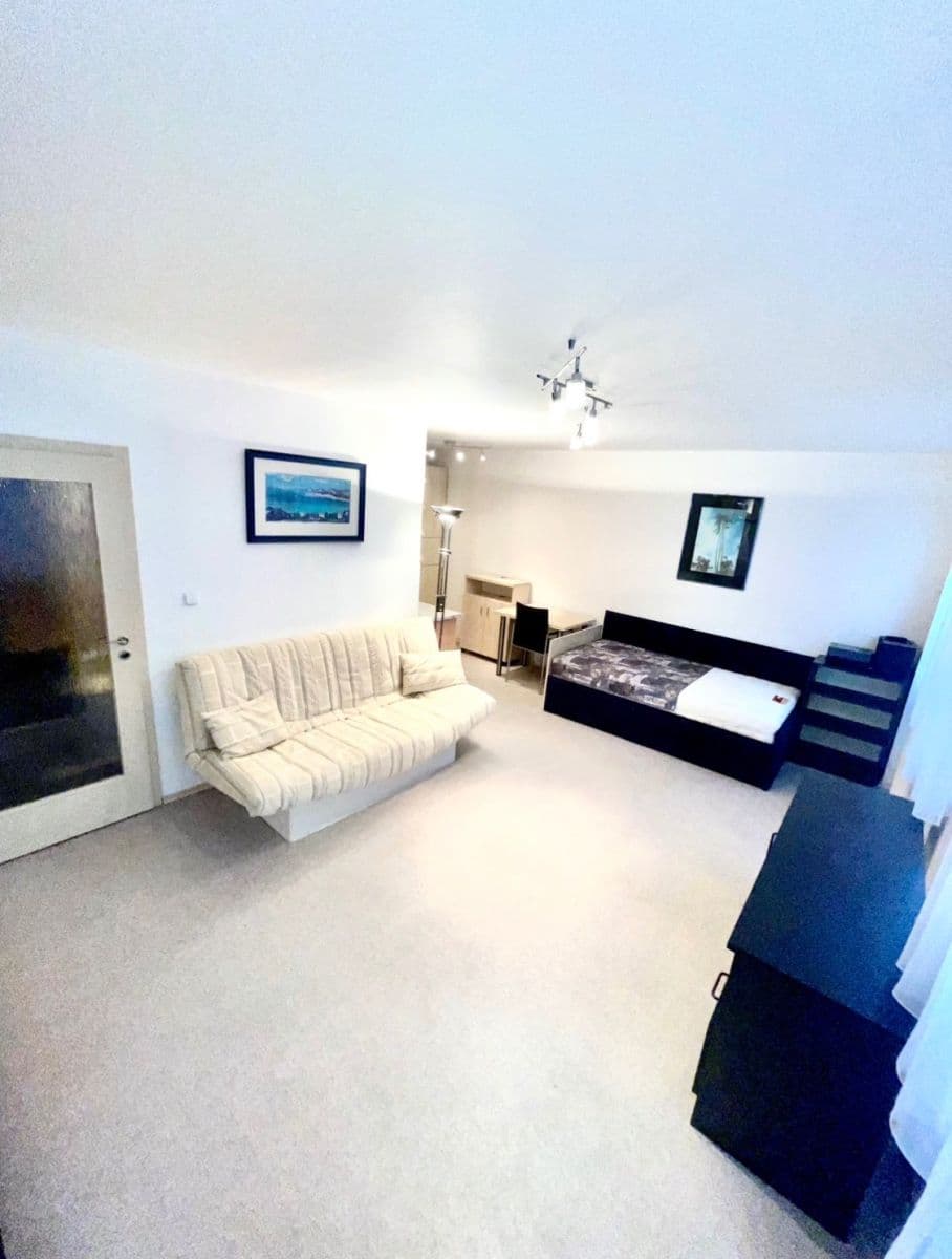 Prenájom bytu 1-izbový 33 m², Blattného, Praha, Praha Prenájom bytu 1-izbový 33 m², Blattného, Praha, Praha