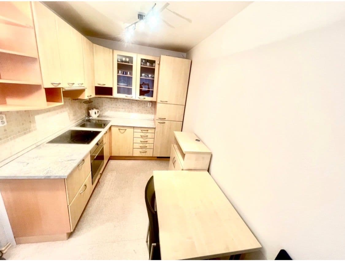 Prenájom bytu 1-izbový 33 m², Blattného, Praha, Praha Prenájom bytu 1-izbový 33 m², Blattného, Praha, Praha