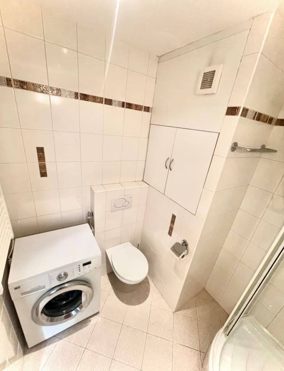 Prenájom bytu 1-izbový 33 m², Blattného, Praha, Praha Prenájom bytu 1-izbový 33 m², Blattného, Praha, Praha