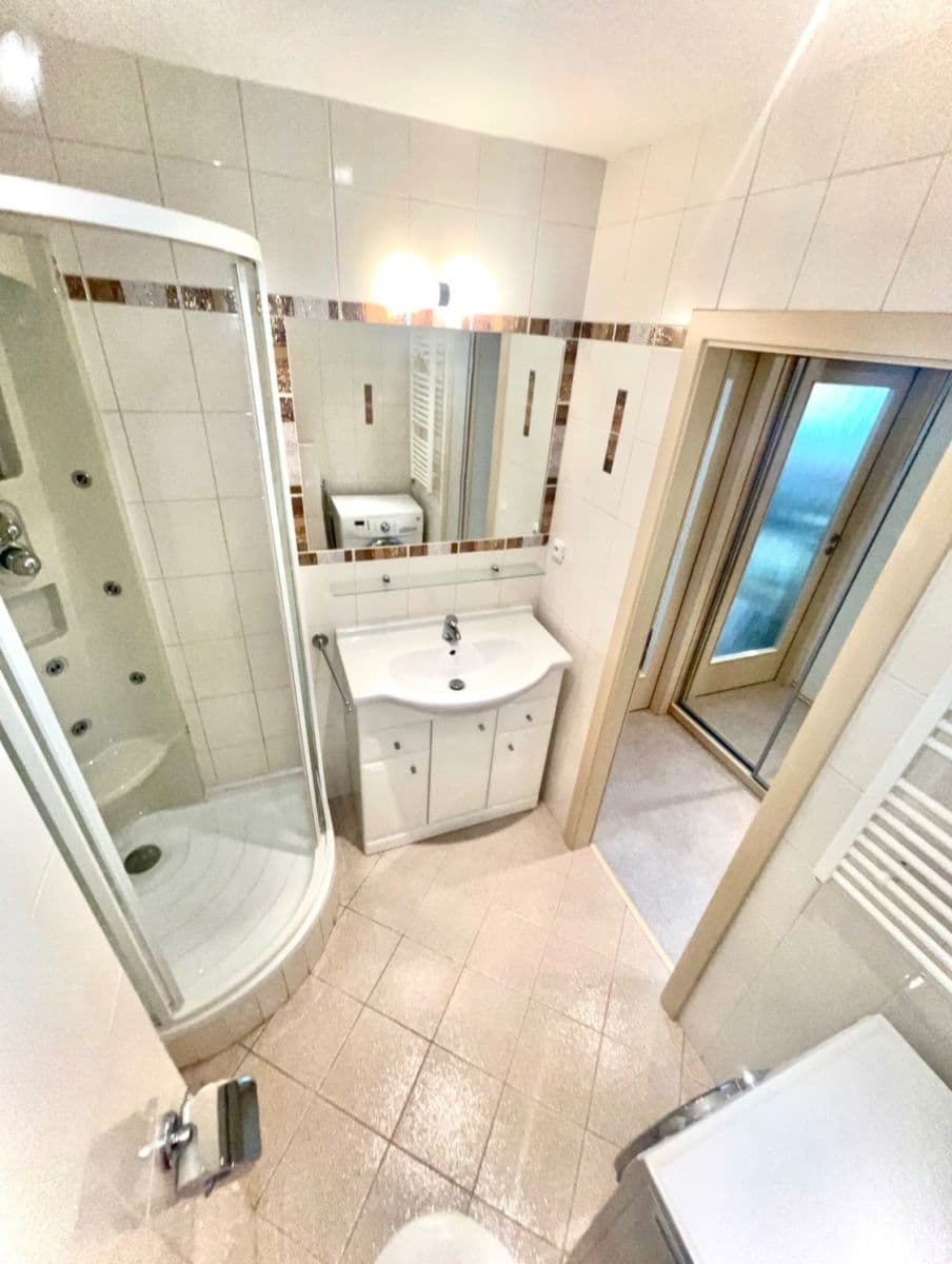 Prenájom bytu 1-izbový 33 m², Blattného, Praha, Praha Prenájom bytu 1-izbový 33 m², Blattného, Praha, Praha