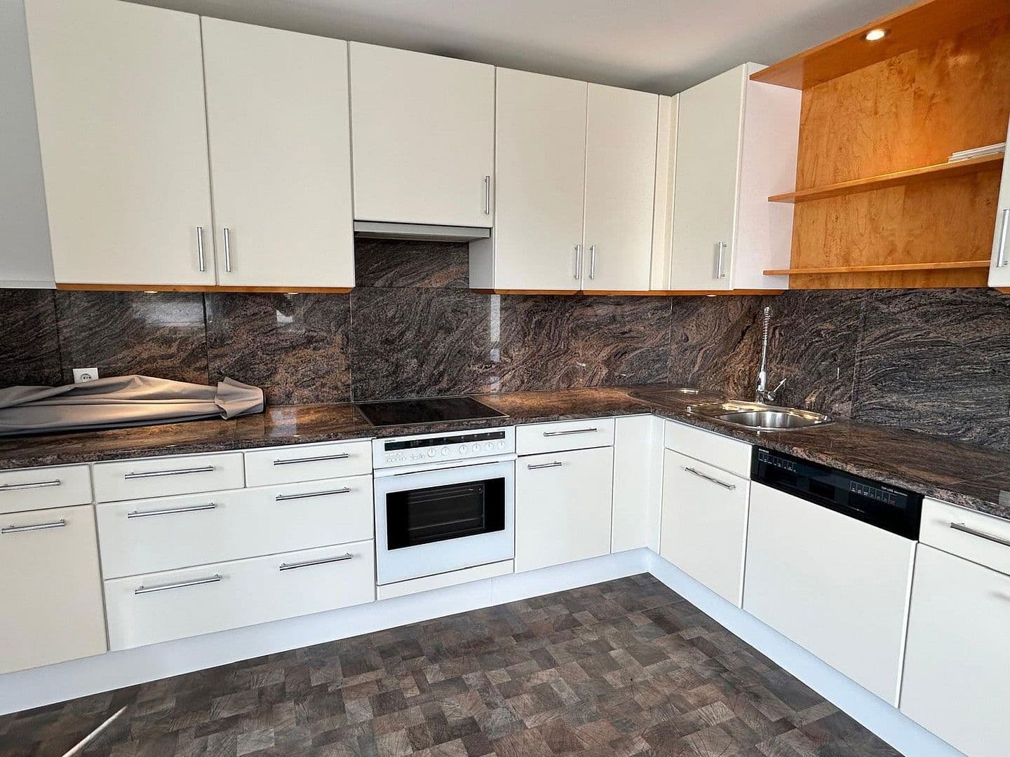 Prenájom domu 130 m², pozemek 589 m², Maria Lourd Weg 9, Enzersfel im Weinviertel, Dolné Rakúsko Prenájom domu 130 m², pozemek 589 m², Maria Lourd Weg 9, Enzersfel im Weinviertel, Dolné Rakúsko