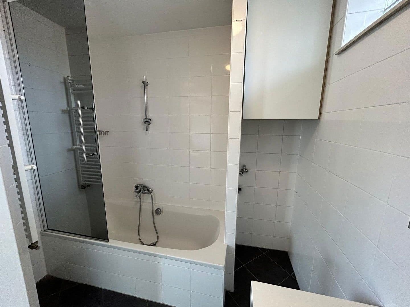 Prenájom domu 130 m², pozemek 589 m², Maria Lourd Weg 9, Enzersfel im Weinviertel, Dolné Rakúsko Prenájom domu 130 m², pozemek 589 m², Maria Lourd Weg 9, Enzersfel im Weinviertel, Dolné Rakúsko