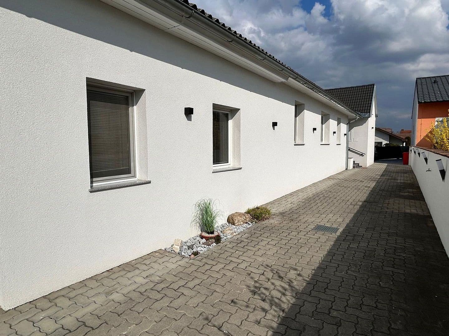 Prenájom domu 130 m², pozemek 589 m², Maria Lourd Weg 9, Enzersfel im Weinviertel, Dolné Rakúsko Prenájom domu 130 m², pozemek 589 m², Maria Lourd Weg 9, Enzersfel im Weinviertel, Dolné Rakúsko