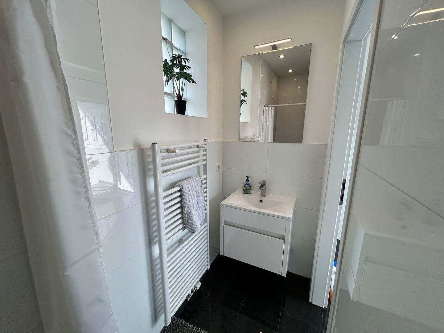 Prenájom domu 130 m², pozemek 589 m², Maria Lourd Weg 9, Enzersfel im Weinviertel, Dolné Rakúsko Prenájom domu 130 m², pozemek 589 m², Maria Lourd Weg 9, Enzersfel im Weinviertel, Dolné Rakúsko